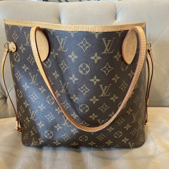 Louis Vuitton Handbags - Louis Vuitton Neverfull Monogram Tote MM Beige